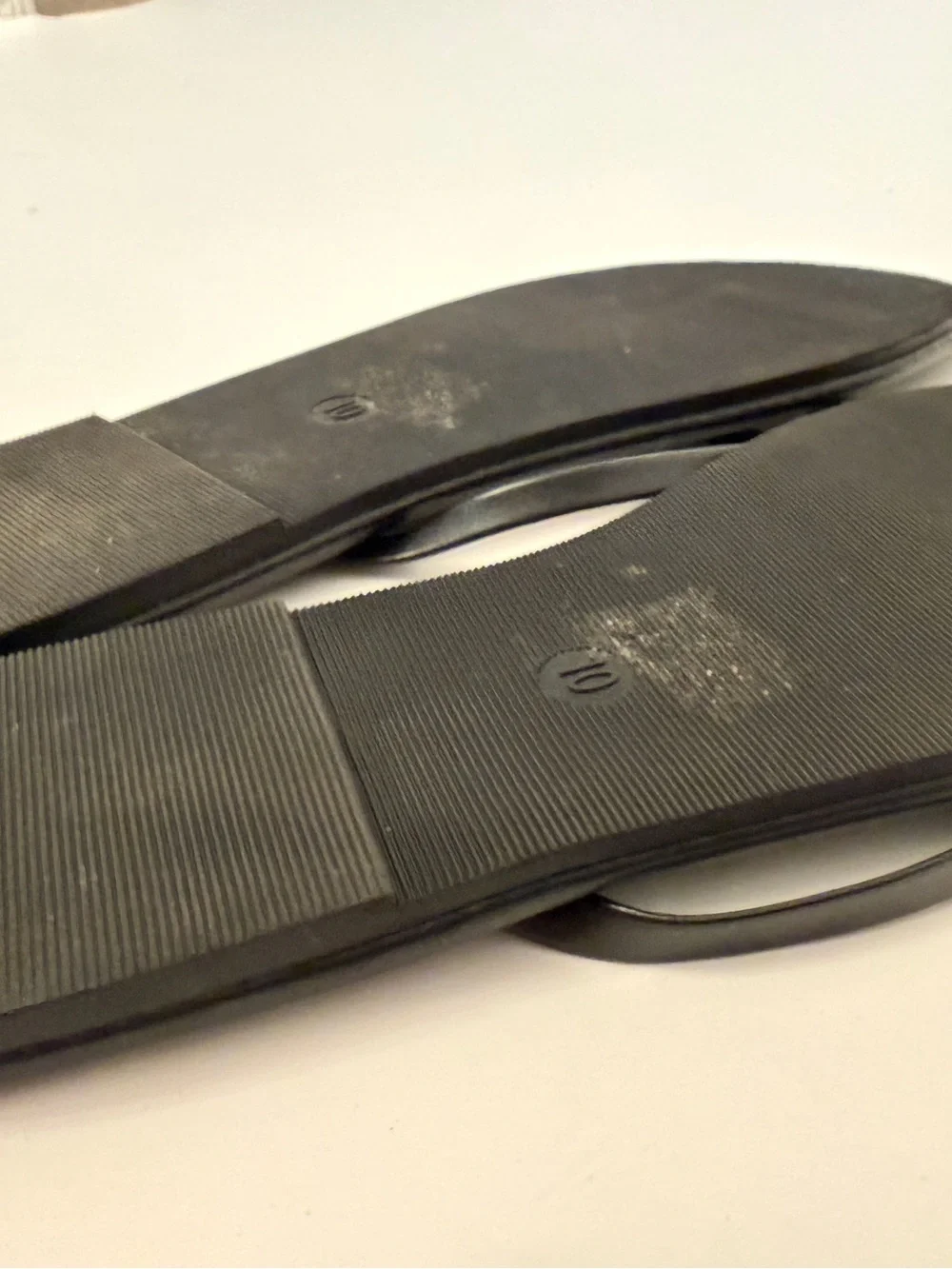 Shade & Shore Black Slim Strap Flip Flops